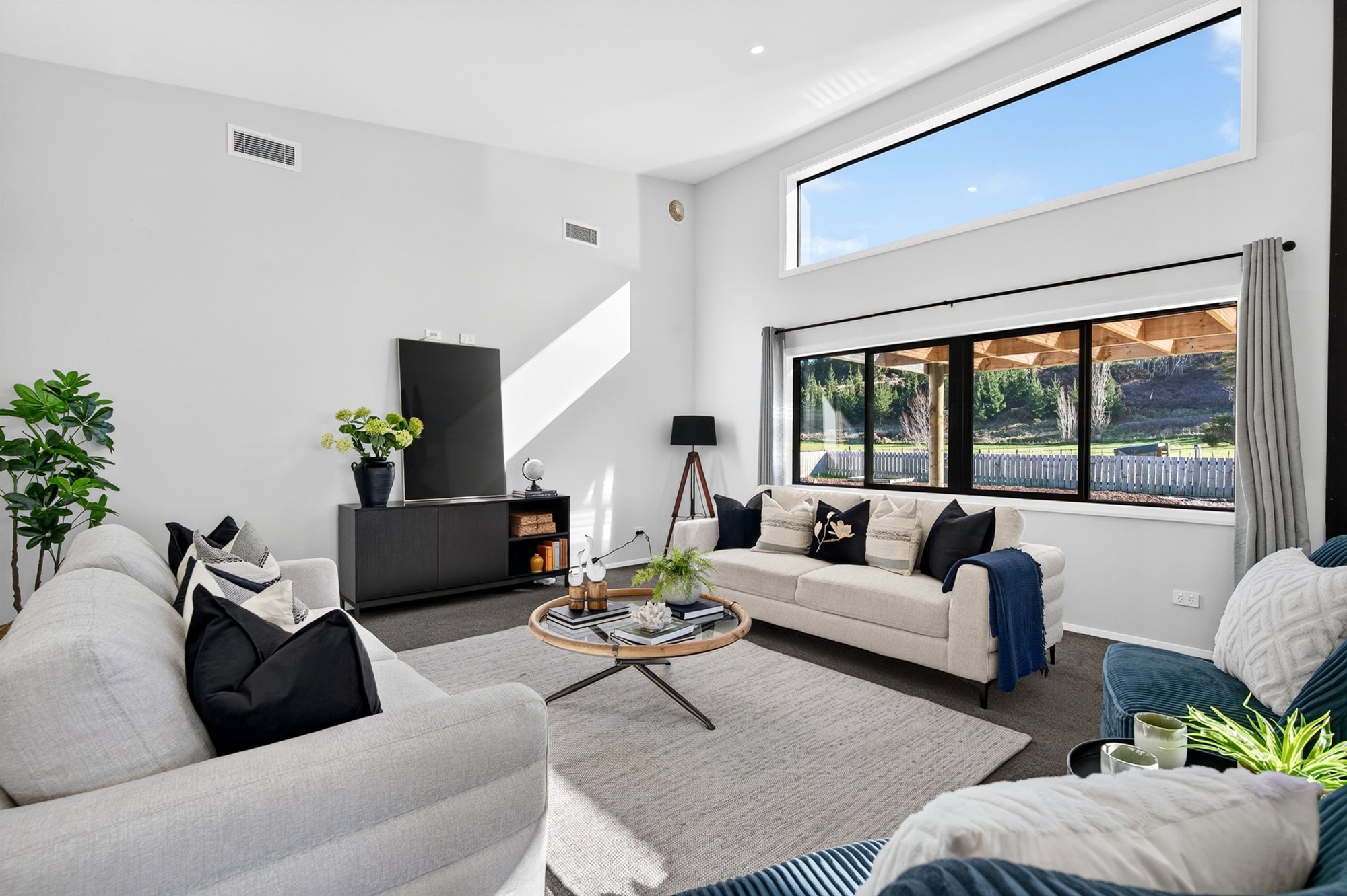 New build living room by Johnson Brothers Building